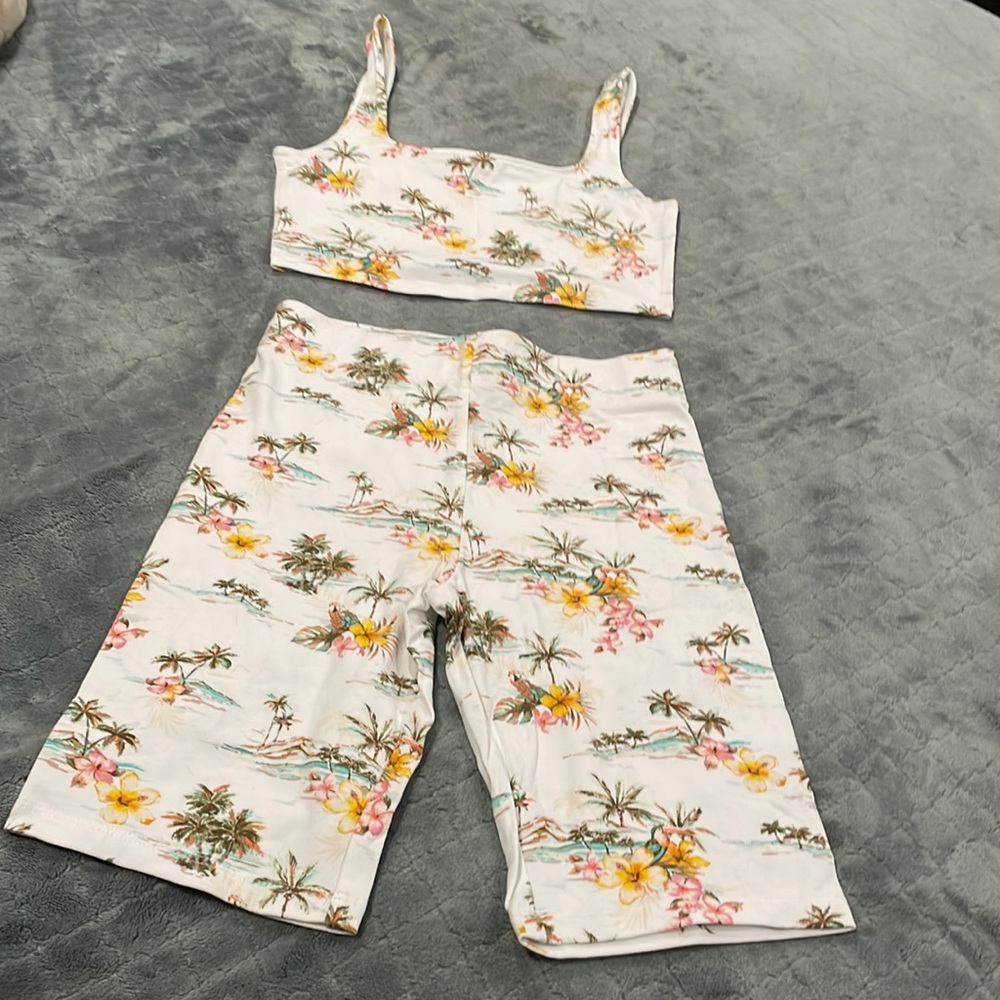 Sweat suit shorts a crop top